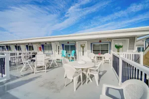 Image of Half-block to Beach & Conventions: Wildwood Studio