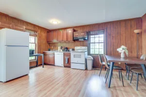 Image of 7 Mi to Downtown Toledo: Pet-friendly Apartment
