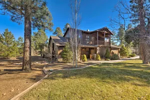 Image of Spacious and Lovely Getaway with Deck in Show Low!