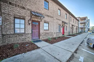 Image of Modern Retreat about half Mi to Bryant-Denny Stadium