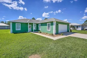 Image of Sebring Gem Close to Golf and Raceway