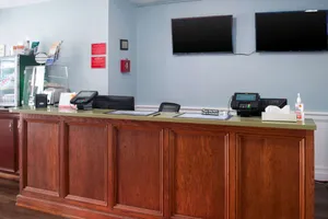 Image of Econo Lodge Inn & Suites South