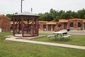 Image of OYO Hickory House Inn