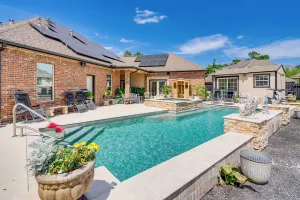 Image of Spacious Spring Family Home w/ Full Kitchen & Pool