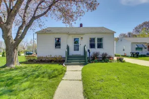 Image of Sturgeon Bay Home about 6 Mi to Potawatomi State Park