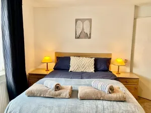 Image of Spacious 3 Bedroom House - Sleeps 5