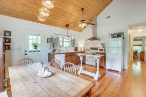 Image of Charming Lawley Cottage: Deck, Fire Pit & Yard!
