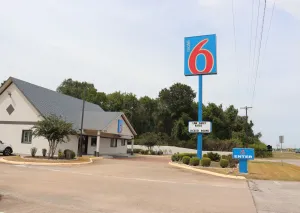 Image of Motel 6-Alvin, TX