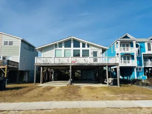 Image of Paper Chase 4 Bedroom Home by RedAwning