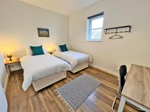 Image of Immaculate 2-Bed Apartment Town Centre