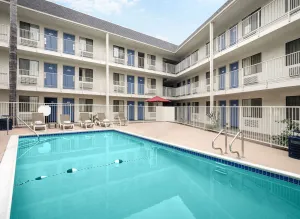 Image of Motel 6-Buena Park, CA - Knotts Berry Farm - Disneyland
