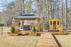 Image of Private Hot Tub & Sauna: Georgia Nature Retreat!