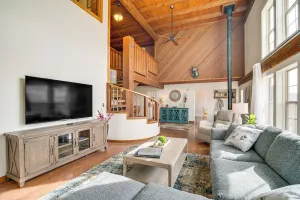 Image of Mtn & Golf Course View: Oregon Outback Getaway!