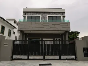Image of RE - Roomy Stay