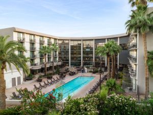 Image of Embassy Suites by Hilton Phoenix Biltmore