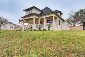 Image of 1/2 Mi to Downtown Shops: Brenham Home w/ Fire Pit