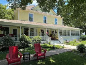Image of Red Rocker Inn