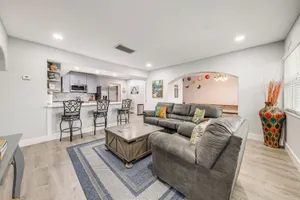 Image of 1 Mi to Beach: Sunny Lantana Cottage w/ Pool!