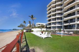 Image of Spindrift on the Beach - Absolute Beachfront