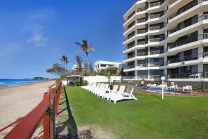 Image of Spindrift on the Beach - Absolute Beachfront