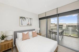 Image of Canberra Lakefront 2-Bed with Pool, Gym & Parking