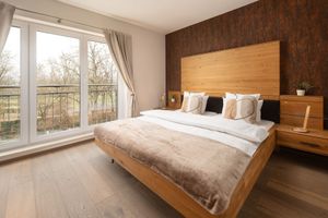 Image of Hotel Vier Jahreszeiten an der Therme & Kliniken Bad Krozingen Nähe Freiburg & Schwarzwald Ideal für Wellness Kur & Business Ausflüge 24h Check In- WLAN & Parken gratis