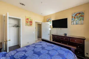 Image of Family-friendly 4BR Home - Spacious - Great Location