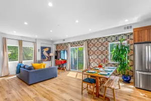 Image of Stylish Sherman Oaks Townhouse 3bed + 3.5bath All Master Suites