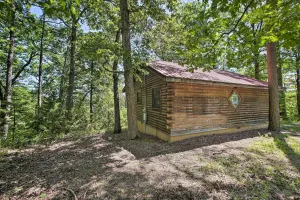 Image of Secluded Studio with Deck about 8 Miles to Beaver Lake!
