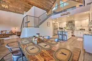 Image of Mtn-View Cabin 404 with Deck in Payson!