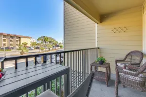 Image of Walk to Beach Condo with Balcony in Hilton Head