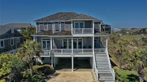 Image of Nash Cottage 6 Bedroom Home by RedAwning