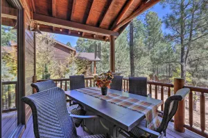 Image of Pet-friendly Show Low Townhome w/ Deck & Grill!