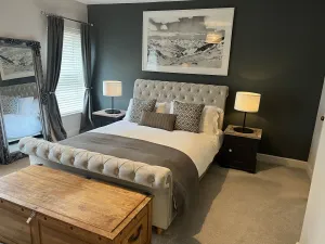 Image of Luxurious Victorian villa with parking sleeps six