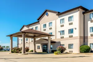 Image of Quality Inn & Suites Salem near I-57