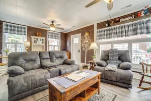 Image of Quaint Mt Vernon Cottage Near Historic Dtwn!
