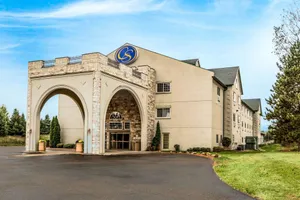 Image of Comfort Suites at Par 4 Resort