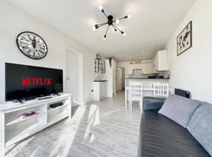 Image of Spacious 4 Bedroom Duplex with Free Private Parking - Central Location, Near Doncaster Racecourse - Sleeps 7