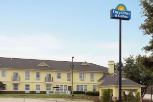 Image of Days Inn & Suites by Wyndham DFW Airport South-Euless