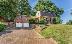 Image of Near the Airport and Graceland Holmesdale Hideout