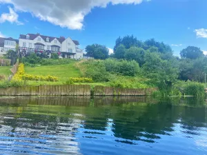 Image of Riverside Manor