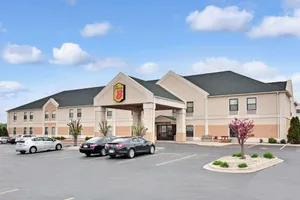 Image of Super 8 by Wyndham Hampshire IL