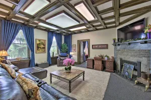 Image of 8 Mi to Hersheypark Luxe Manor in Annville