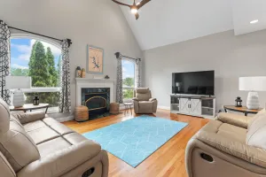 Image of Leeloos on the Lake Sleeps 12