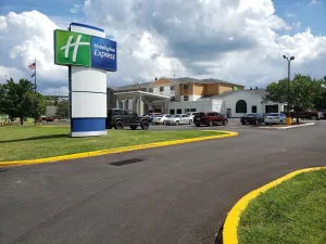 Image of Holiday Inn Express Hotel Pittsburgh-North/Harmarville by IHG