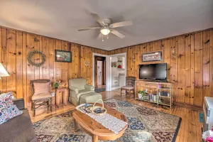 Image of Quaint and Scenic Country Cottage, 3 Mi to New River