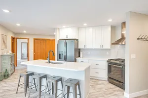 Image of Family-friendly Lakeview Cottage w/ Deck & View