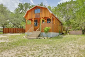 Image of Cozy Couple's Cabin Retreat in Concan!