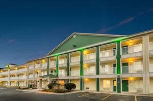 Image of HomeTowne Studios by Red Roof Lake Charles - Sulphur