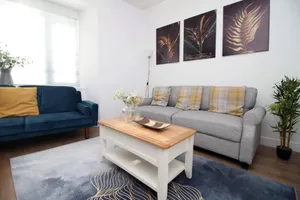 Image of Spacious 5 Bedroom Apartment In Swansea